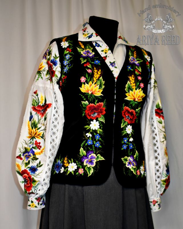 Ukrainian ethnic costume "wildflowers"