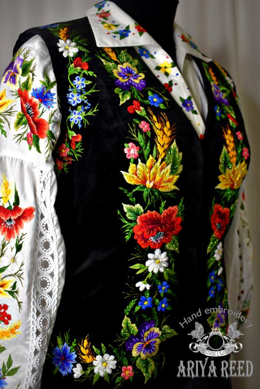 Ukrainian ethnic costume "wildflowers"